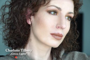 Charlotte-tilbury-green-lights-palette-swatches