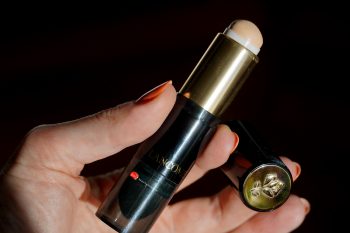 lancome-teint-idole-ultra-wear-foundation-stick-beige-albatre-01